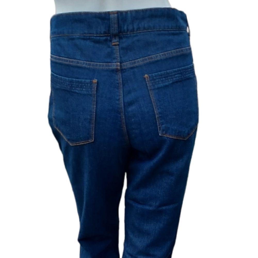 447710...Natural Reflections Straight leg Size 6. W28" 30"Inseam  10"Rise