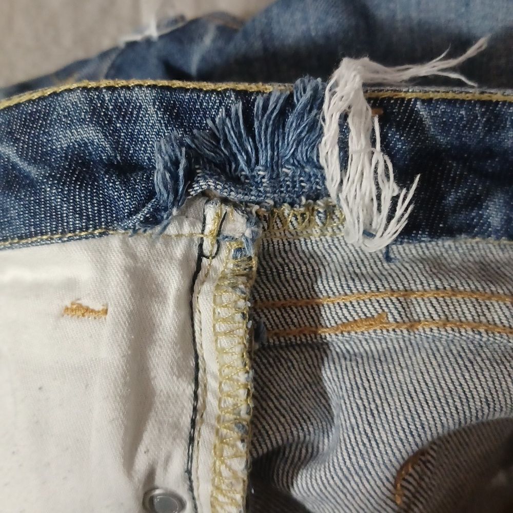 412141....Crop Jeans Size 28" Waist