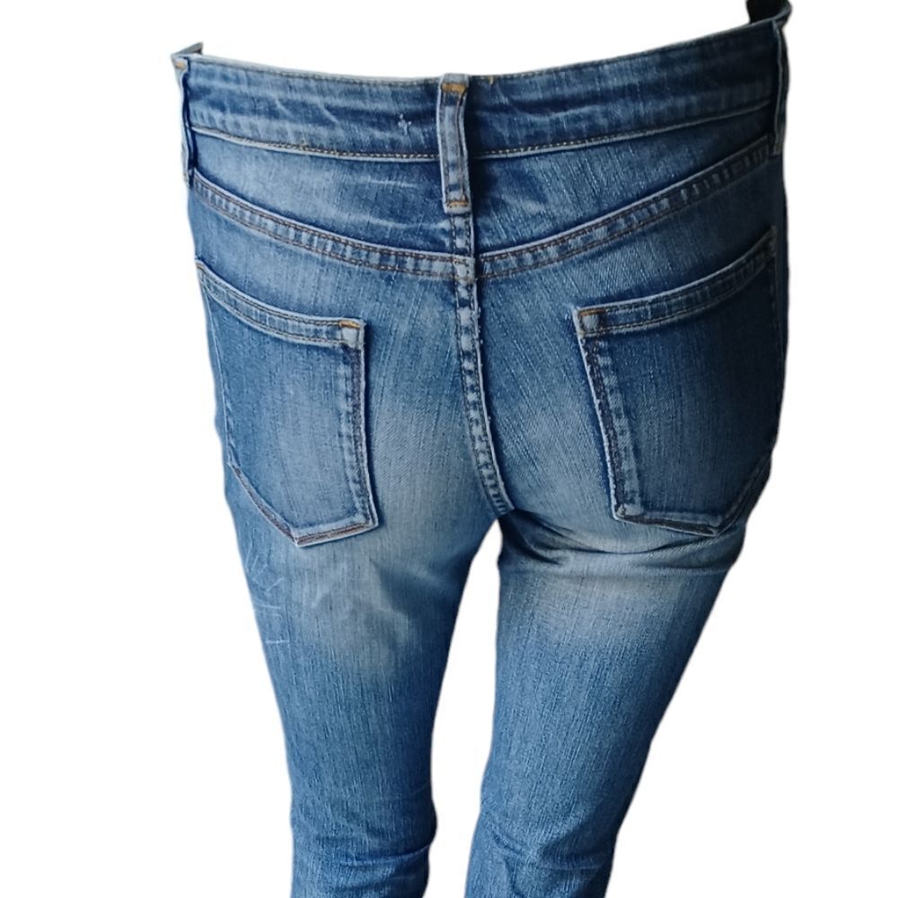 412141....Crop Jeans Size 28" Waist