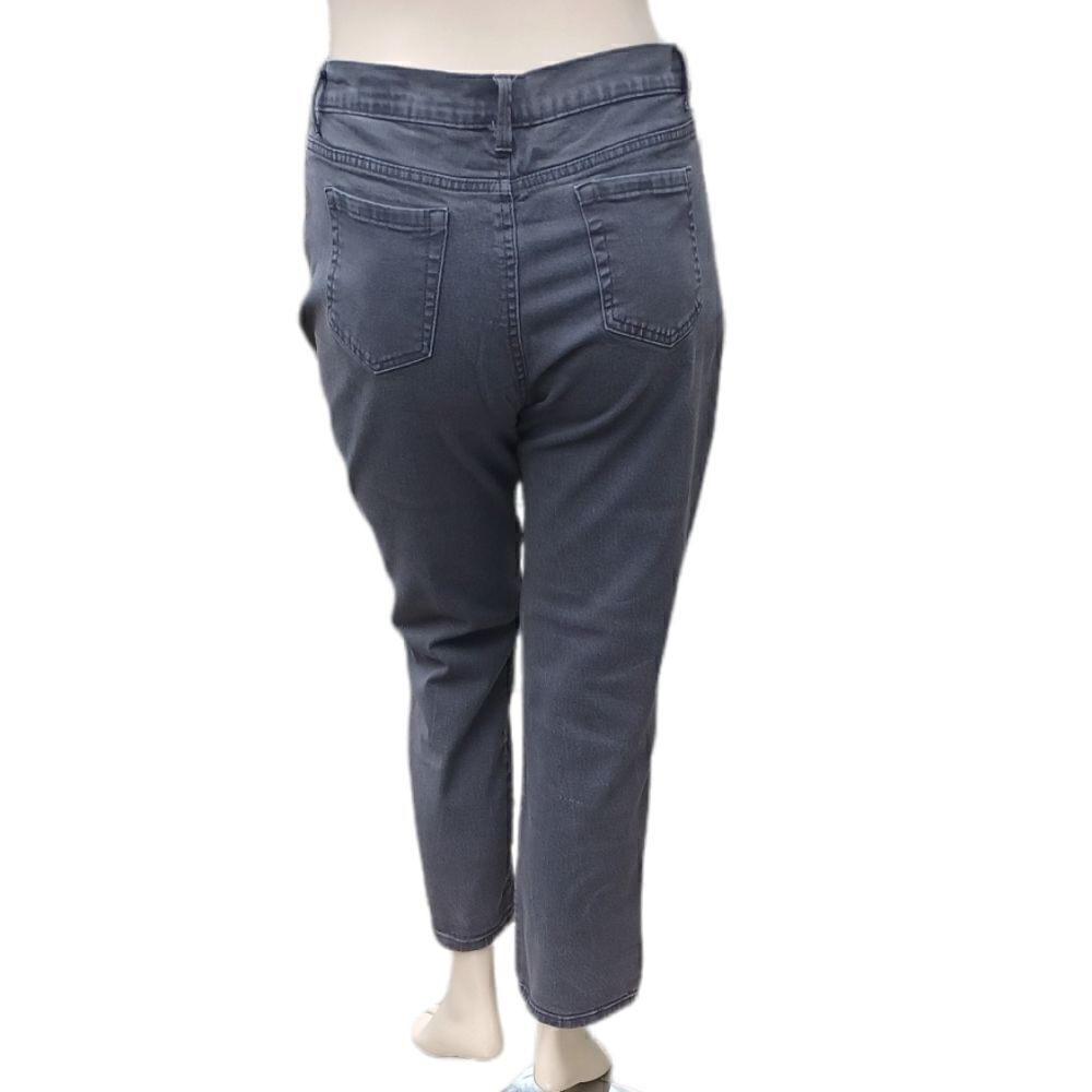 51705..Gloria Vanderbilt Tapered Leg Jeans Size 16, W32" 26"Inseam  11"Rise