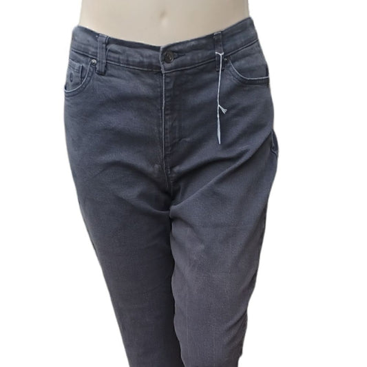 51705..Gloria Vanderbilt Tapered Leg Jeans Size 16, W32" 26"Inseam  11"Rise