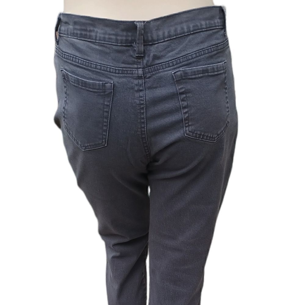 51705..Gloria Vanderbilt Tapered Leg Jeans Size 16, W32" 26"Inseam  11"Rise