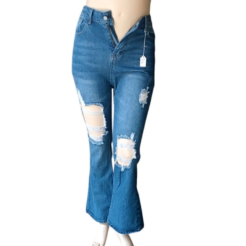 672544....Bootcut High Rise Jeans Size Large, 27" Inseam