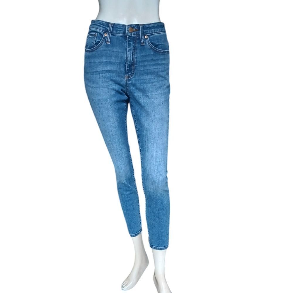 8106.....Universal Thread Skinny Jeans Size 4/27S, 9" Rise