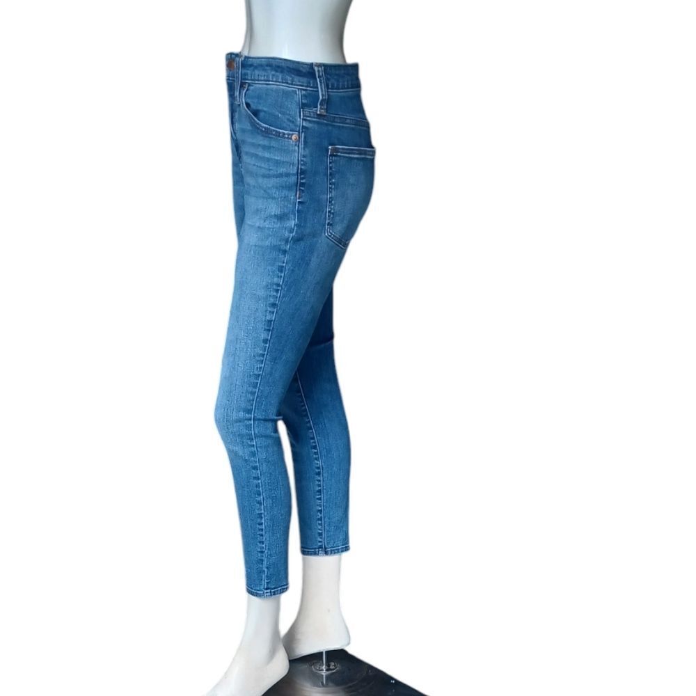 8106.....Universal Thread Skinny Jeans Size 4/27S, 9" Rise