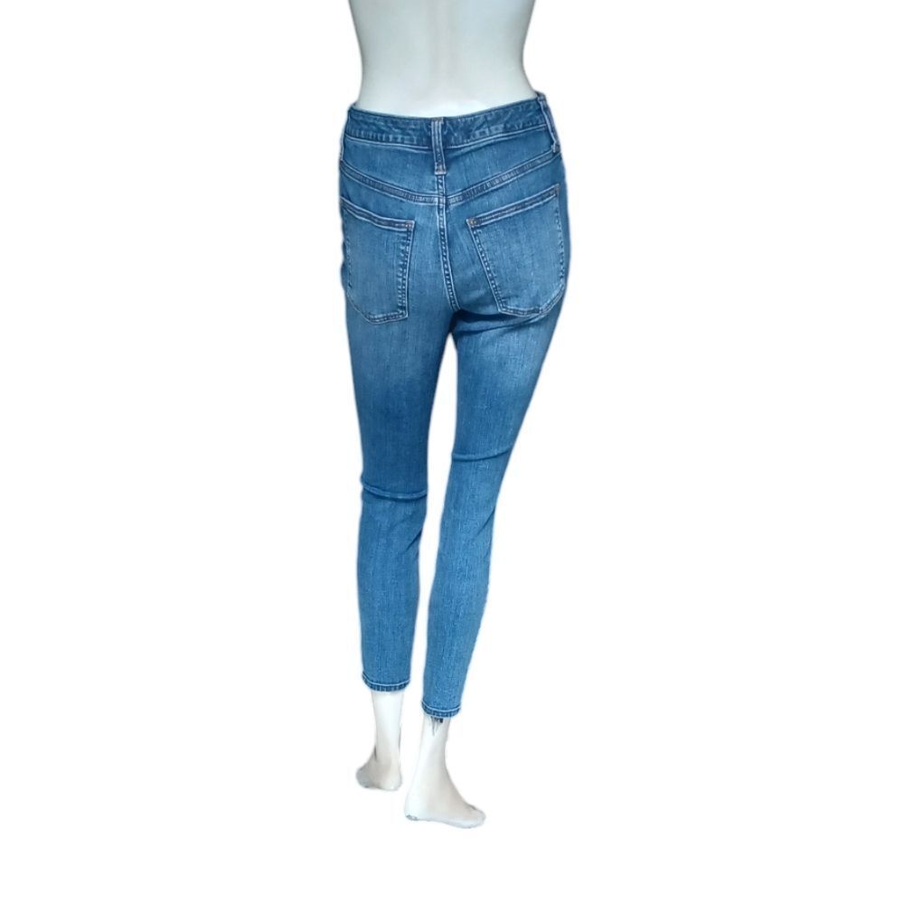 8106.....Universal Thread Skinny Jeans Size 4/27S, 9" Rise