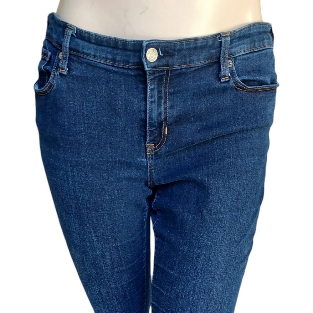 5035.....GAP Legging Jeans Size 32 Regular, 27" Inseam 9" Rise