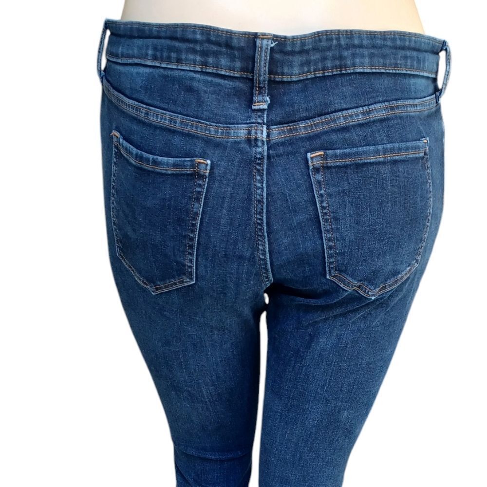 5035.....GAP Legging Jeans Size 32 Regular, 27" Inseam 9" Rise