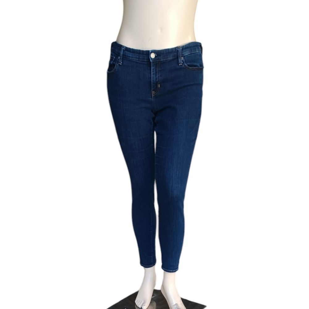 5035.....GAP Legging Jeans Size 32 Regular, 27" Inseam 9" Rise