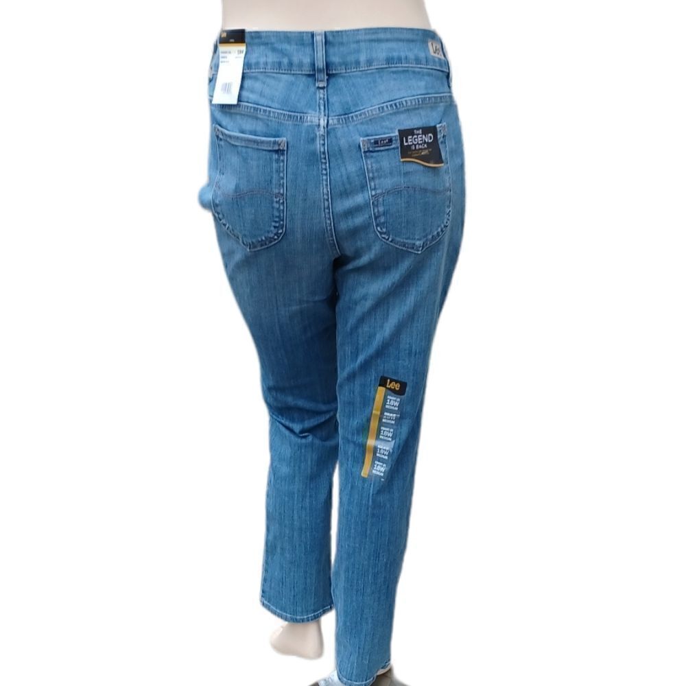 536328....Lee Straight Leg, Mid Rise Jeans 18W, 10P
