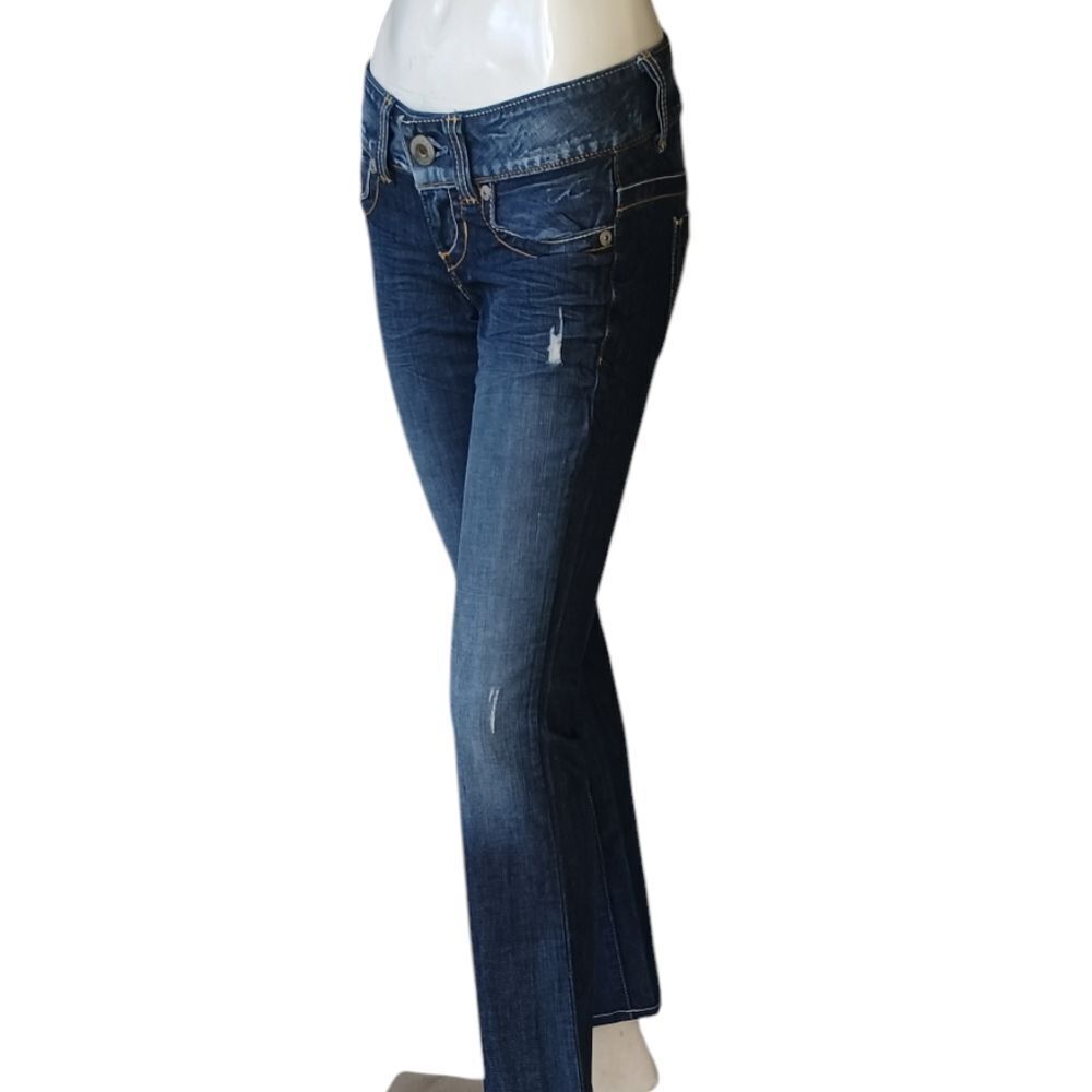 8100....Guess Jeans Daredevil Bootcut Size 26, 28" Inseam 6" Rise