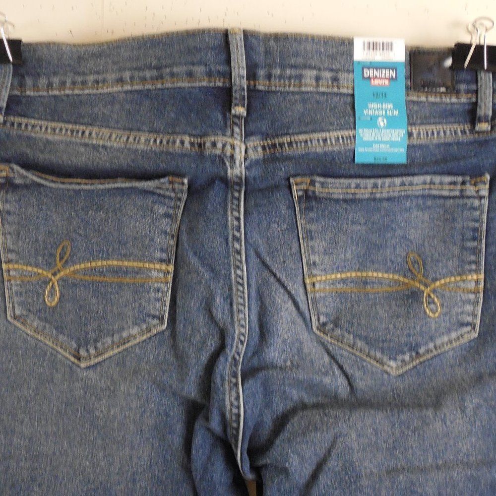 588528.....Denizen By Levi's High Rise Vintage Slim Jeans Size 12/13