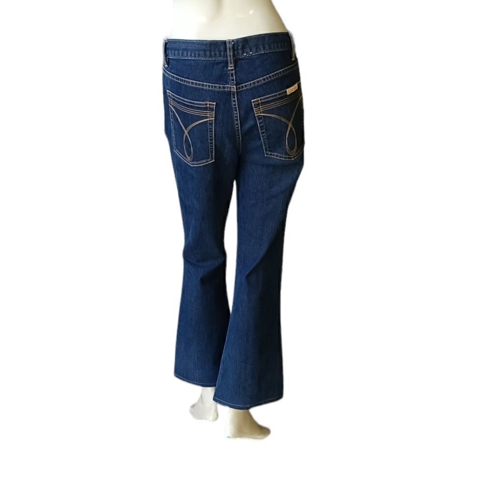 685245....Calvin Klein Bootcut Jeans Size 6, 29" Waist, 27" Inseam 8 1/2" Rise