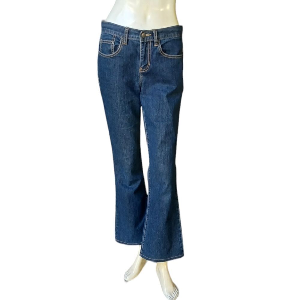 685245....Calvin Klein Bootcut Jeans Size 6, 29" Waist, 27" Inseam 8 1/2" Rise
