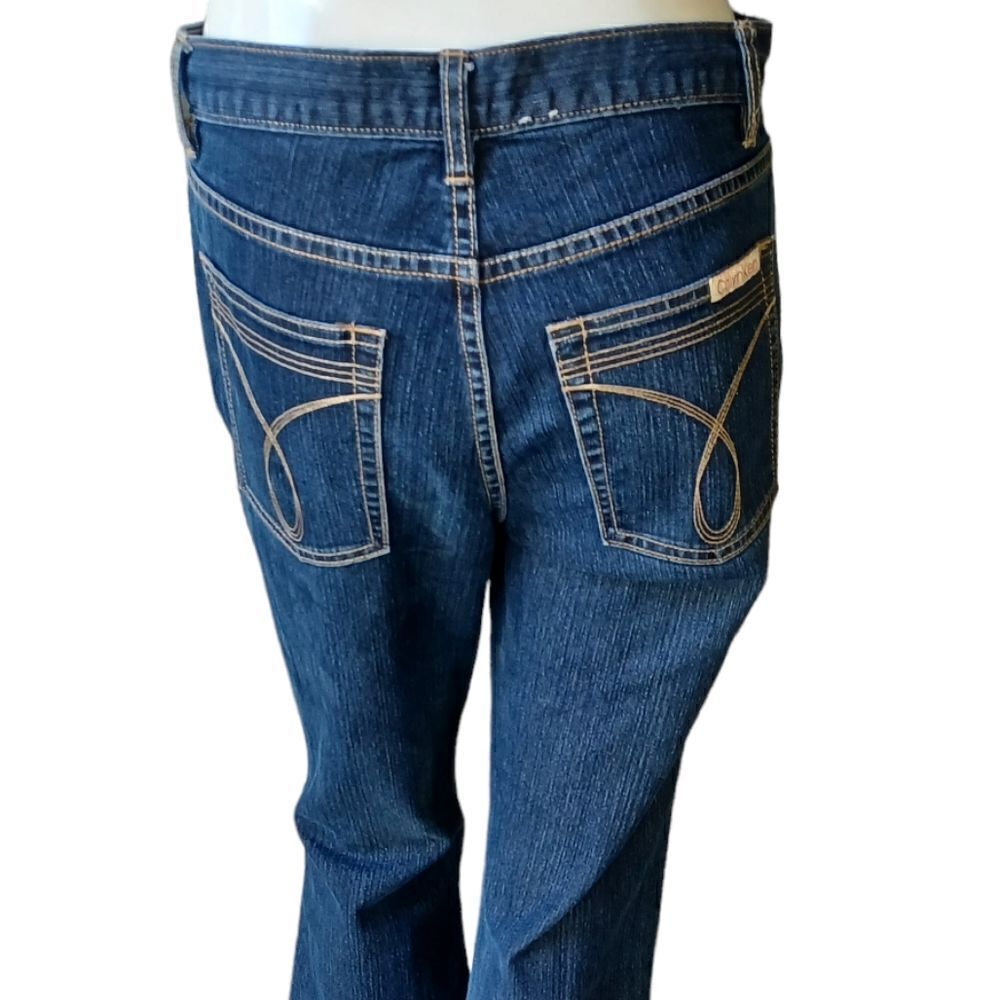 685245....Calvin Klein Bootcut Jeans Size 6, 29" Waist, 27" Inseam 8 1/2" Rise