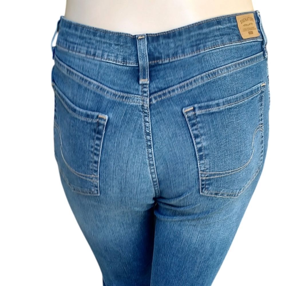 5031....Signature Levi Strauss Mid-Rise Boyfriend Jeans Size 10/30 10"Rise