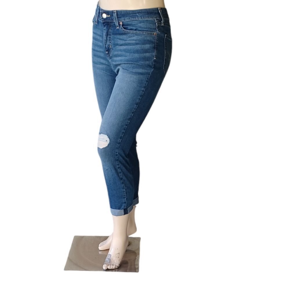 5031....Signature Levi Strauss Mid-Rise Boyfriend Jeans Size 10/30 10"Rise