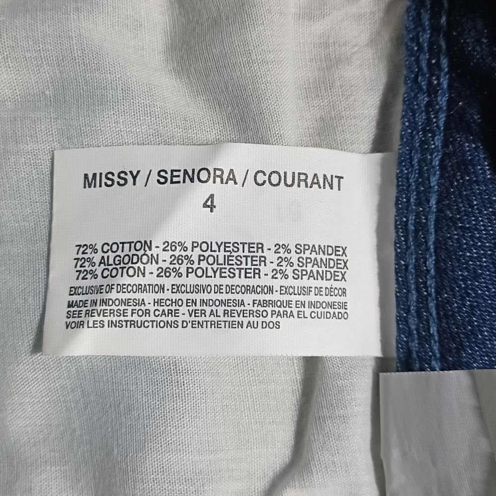 580634..Gloria Vanderbilt Crop Jeans Size 4, 33"W, 16" Inseam 10"Rise