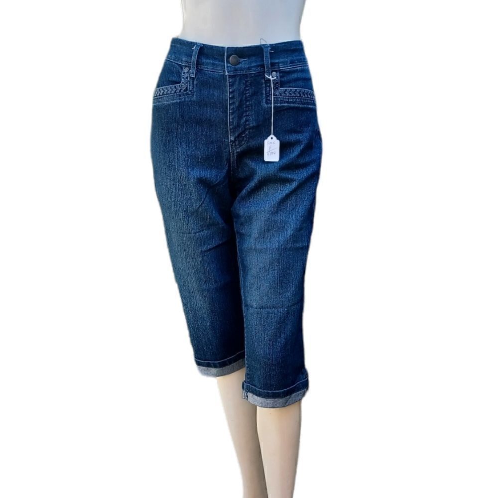 580634..Gloria Vanderbilt Crop Jeans Size 4, 33"W, 16" Inseam 10"Rise