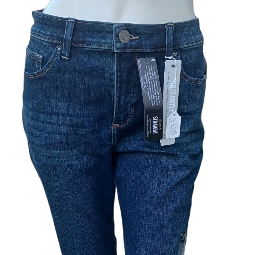 534328....Lee Classic Straight leg Jeans Size 6P, W27" 27 1/2"Inseam 9 1/2" Rise