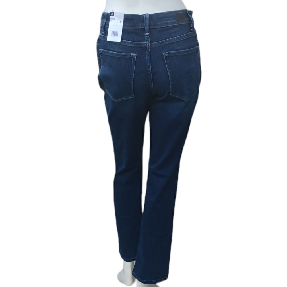 534328....Lee Classic Straight leg Jeans Size 6P, W27" 27 1/2"Inseam 9 1/2" Rise