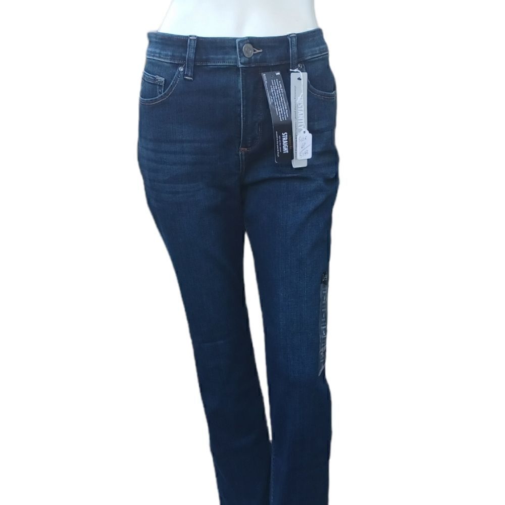 534328....Lee Classic Straight leg Jeans Size 6P, W27" 27 1/2"Inseam 9 1/2" Rise