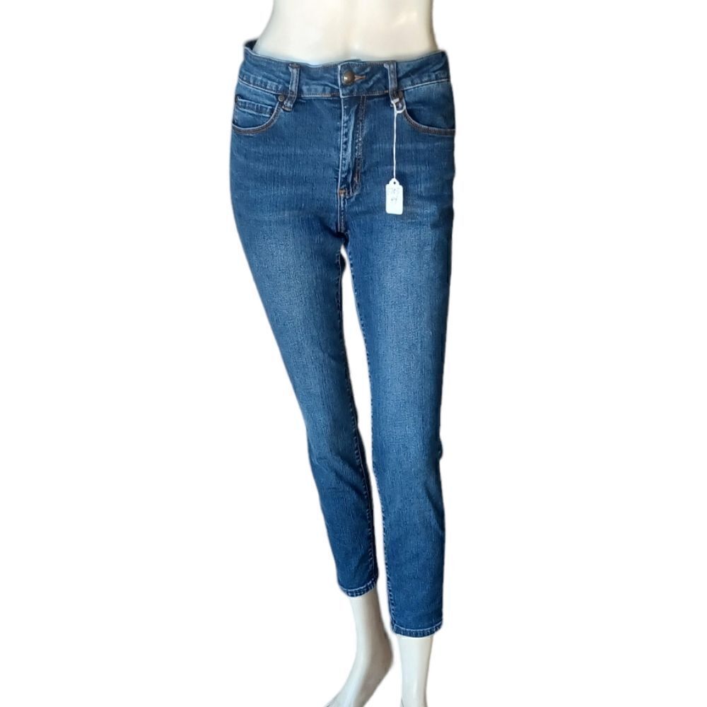 670344...Tahari Classic Skinny Jeans Size 8/29