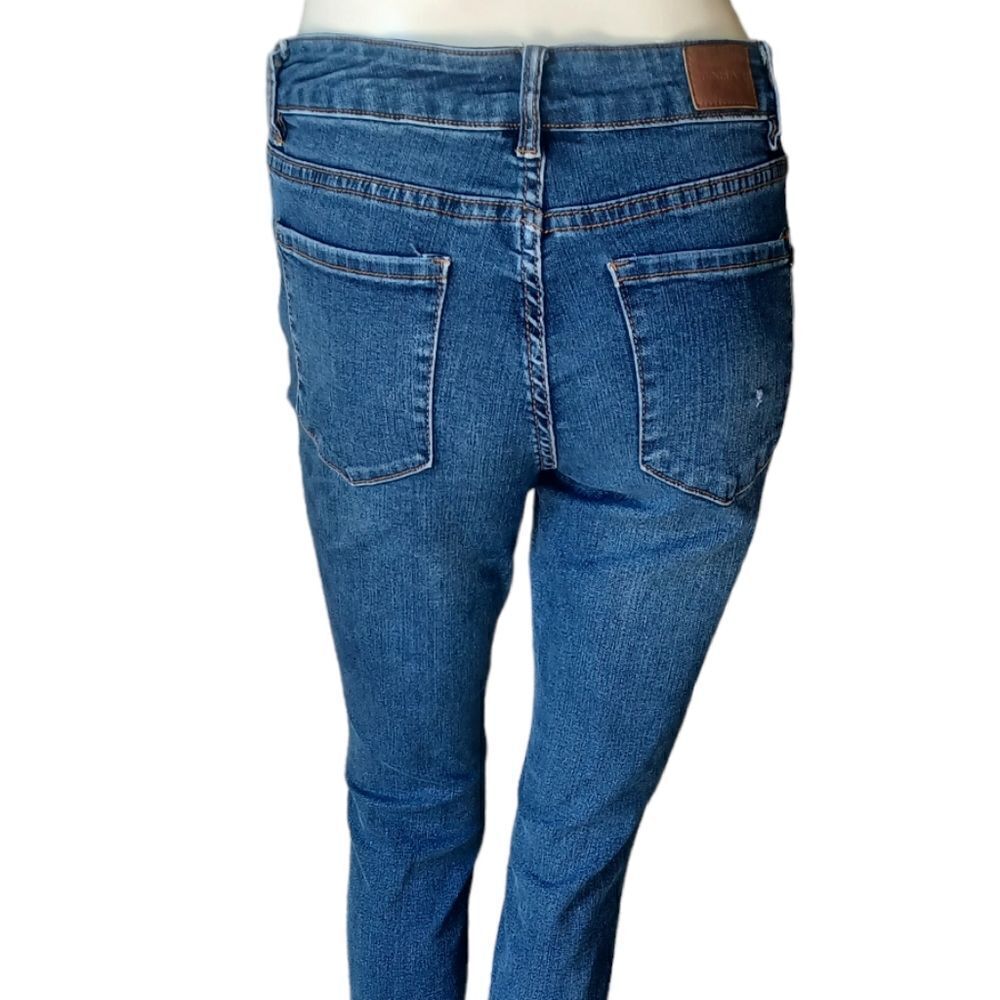670344...Tahari Classic Skinny Jeans Size 8/29