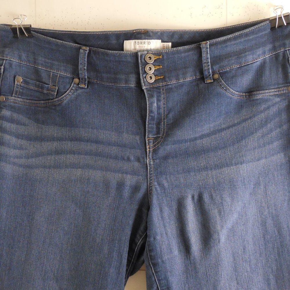545522...Torrid Denim Jegging Size 22T, W40" 29"Inseam 11"Rise