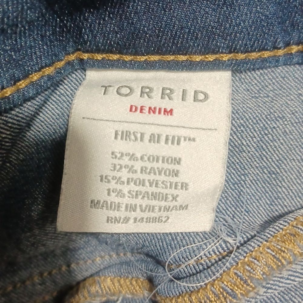 545522...Torrid Denim Jegging Size 22T, W40" 29"Inseam 11"Rise