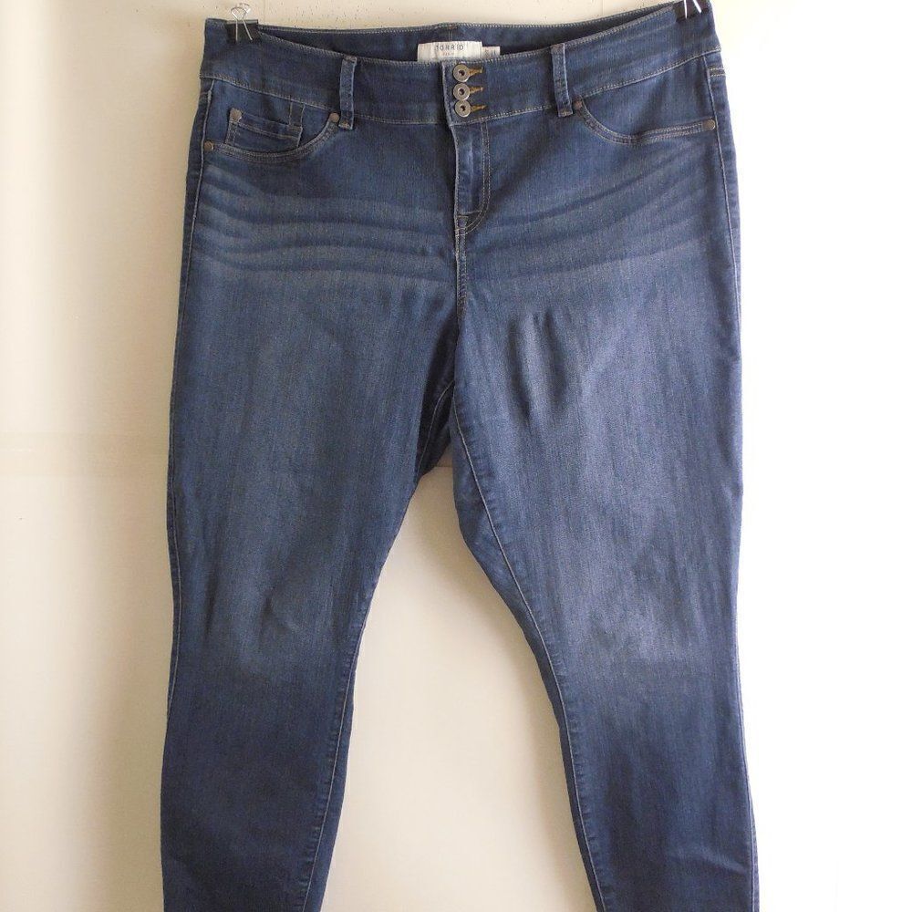 545522...Torrid Denim Jegging Size 22T, W40" 29"Inseam 11"Rise