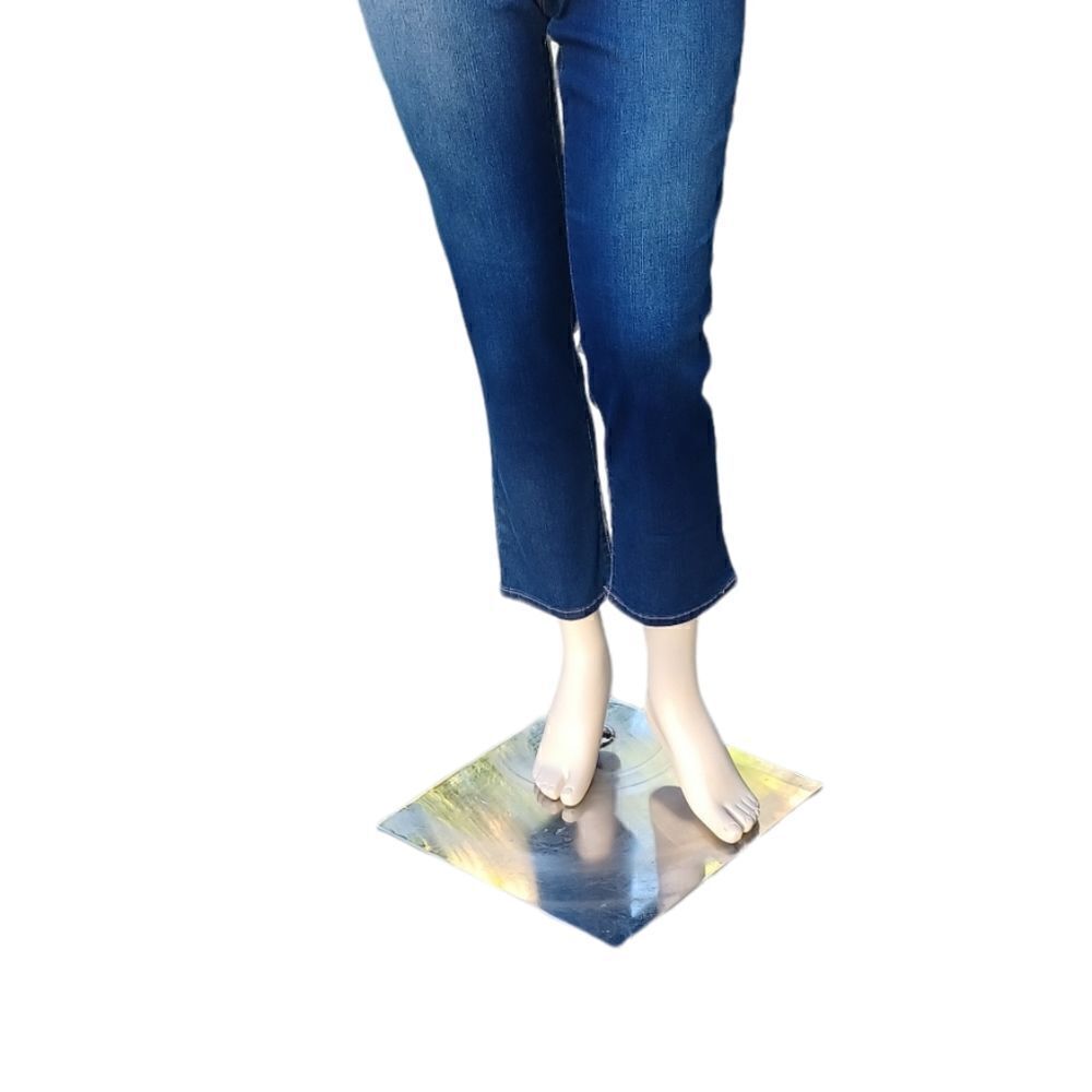 615830....Nine West Straight Ankle Jeans Size 10, W30"  26"Inseam  10"Rise