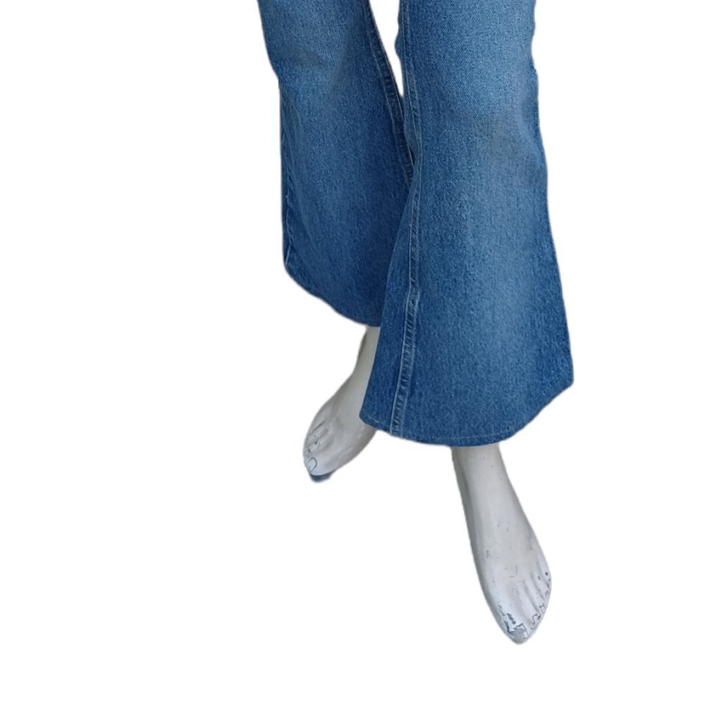 42232...Squeeze Bootcut Jeans Size 3/4, 28"Inseam 8"Rise