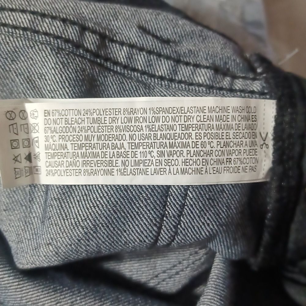 533328...NWOT..Forever 21 Skinny Jeans Size 29