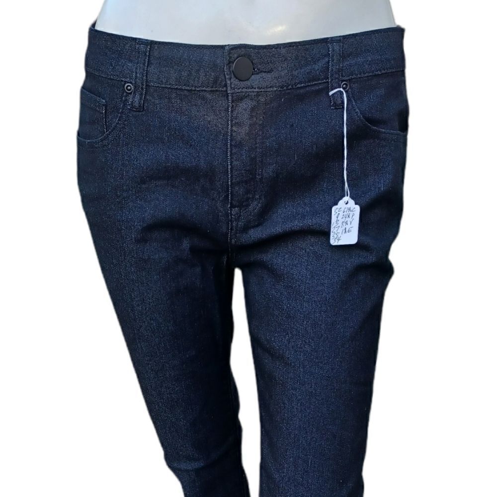 533328...NWOT..Forever 21 Skinny Jeans Size 29