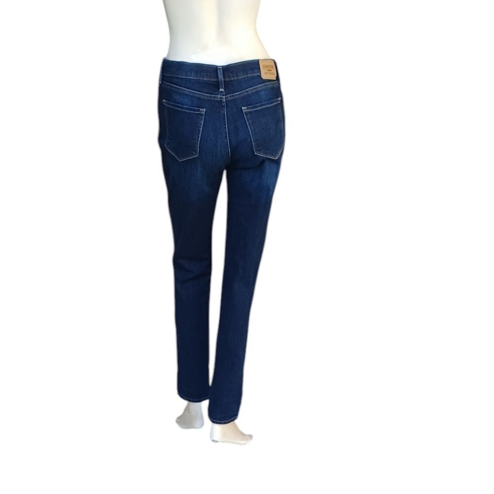 93322......Signature Levi Strauss Skinny Jeans Size W18