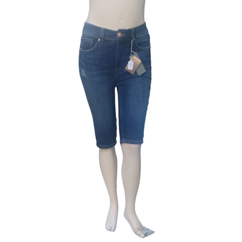 669043....Melissa McCarthy Seven7 Jean Shorts Size 10, W30", 13"Inseam 91/2"Rise
