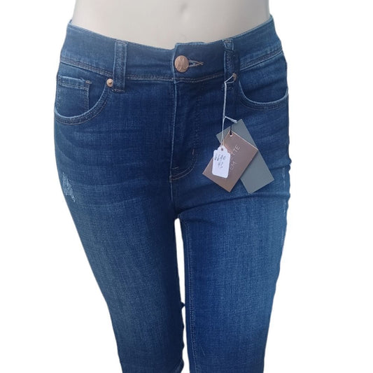 669043....Melissa McCarthy Seven7 Jean Shorts Size 10, W30", 13"Inseam 91/2"Rise