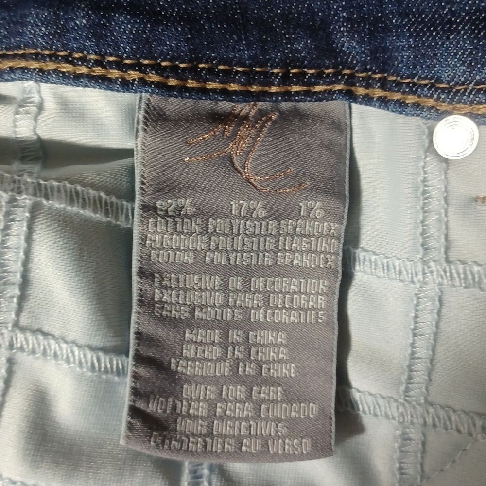 669043....Melissa McCarthy Seven7 Jean Shorts Size 10, W30", 13"Inseam 91/2"Rise