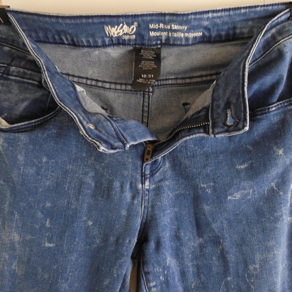531513...Preowned Mossimo Skinny Jeans Size 12/31, 8"Rise