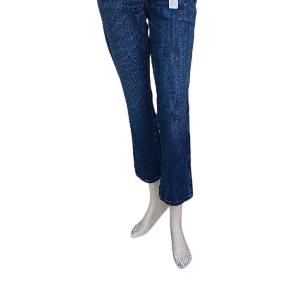 53028..Dkny Straight leg Jeans Size 6R, W28" 25"Inseam 8"Rise