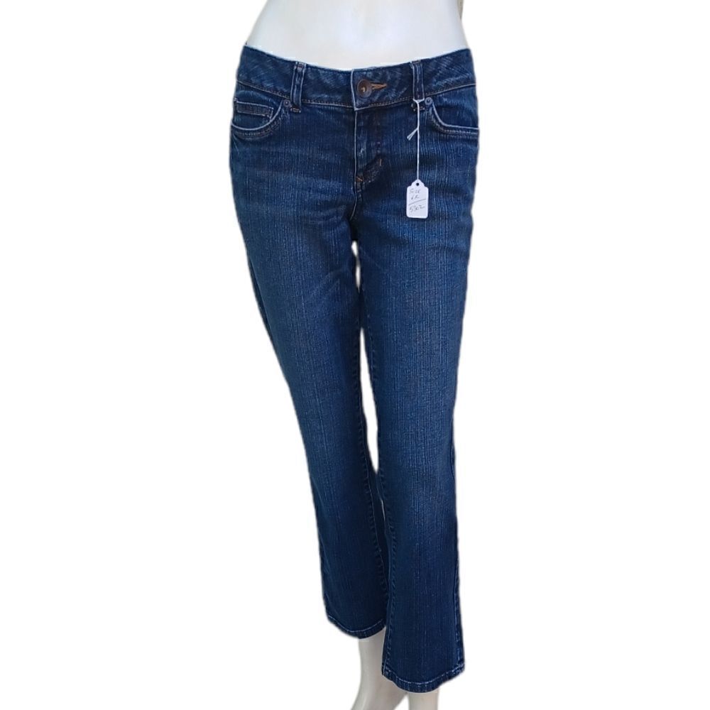 53028..Dkny Straight leg Jeans Size 6R, W28" 25"Inseam 8"Rise