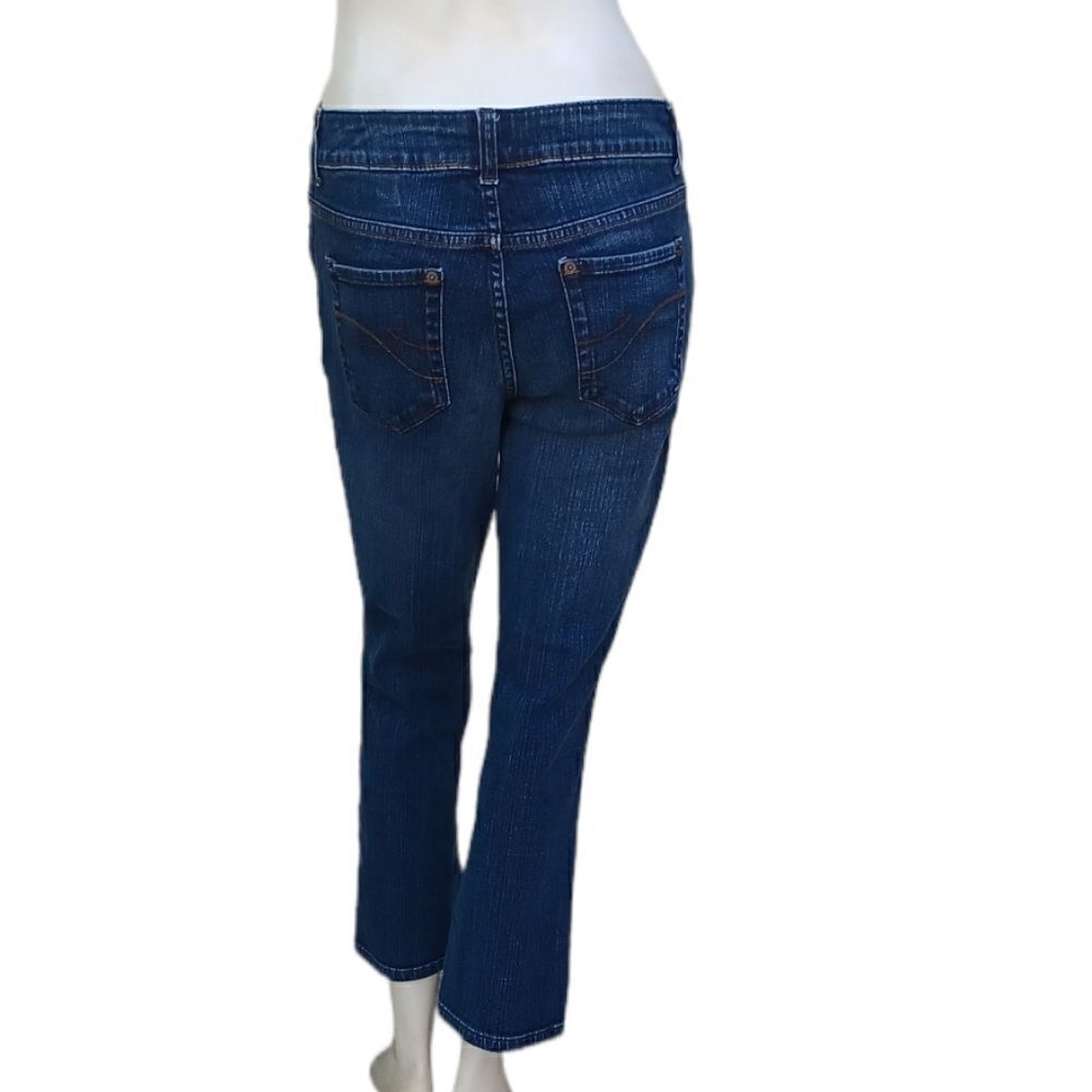 53028..Dkny Straight leg Jeans Size 6R, W28" 25"Inseam 8"Rise