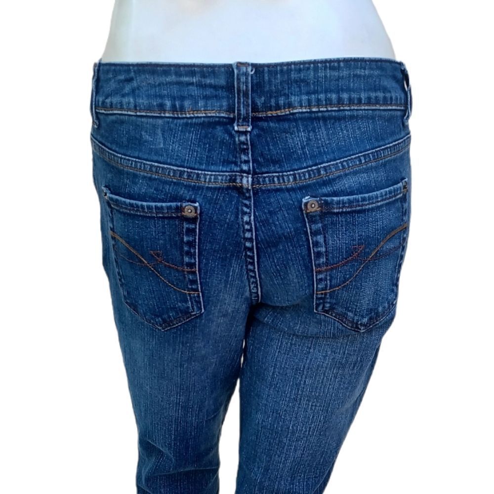 53028..Dkny Straight leg Jeans Size 6R, W28" 25"Inseam 8"Rise