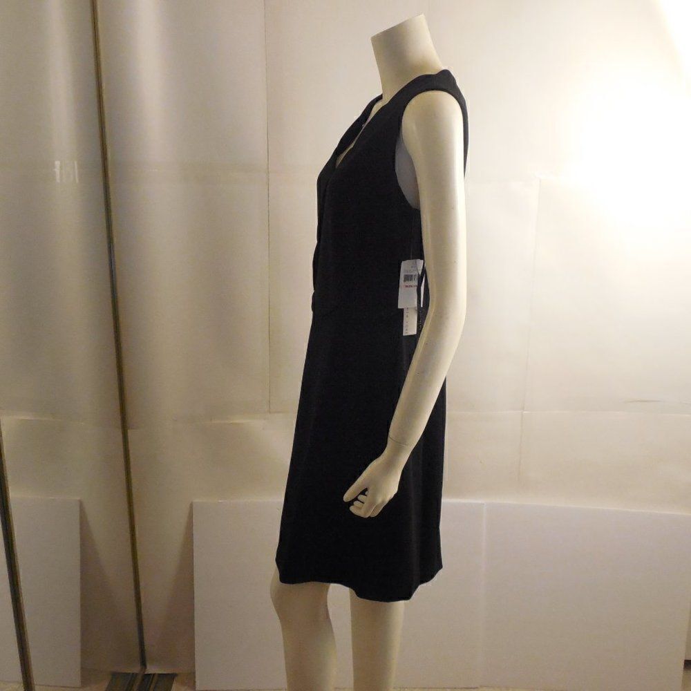 538112....Nicole Miller New York Black Scallop Neck Size 10