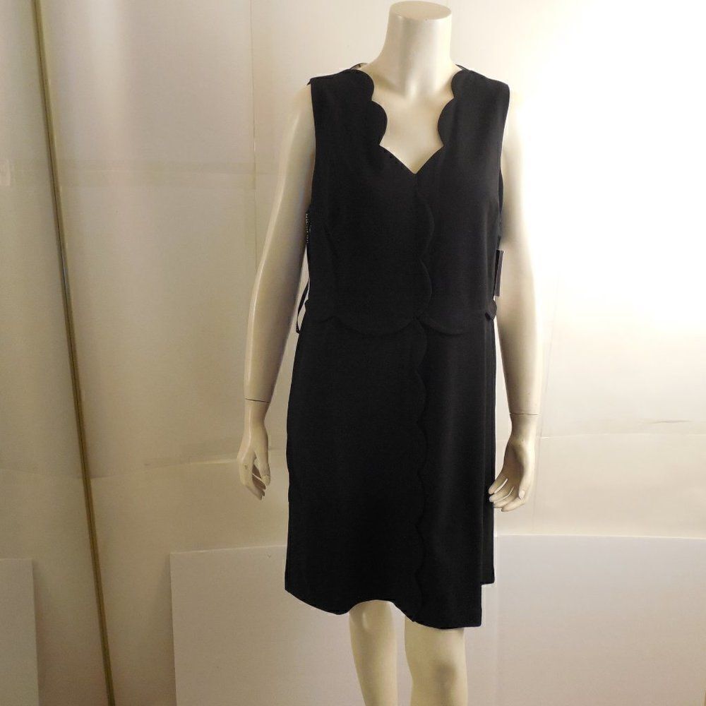 538112....Nicole Miller New York Black Scallop Neck Size 10