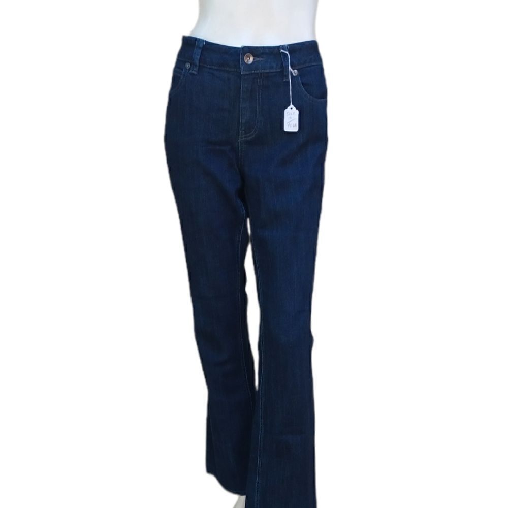 426011....Apt.9 Bootcut Jeans Size 10, 32" Waist 30" Inseam 9" Rise