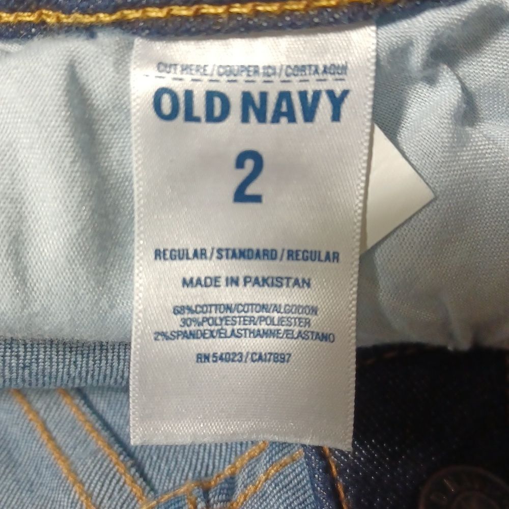 542910....Old Navy Shorts Size 2R, W24" 11"Inseam 6"Rise