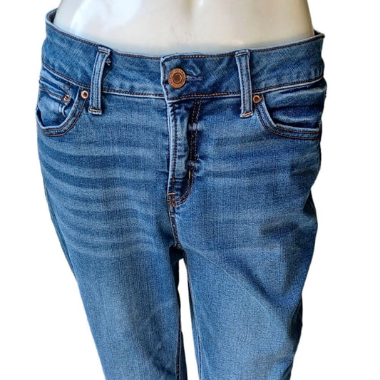 701318....Time and Tru Straight leg Jeans Size 10P, W28" 26"Inseam 9"Rise