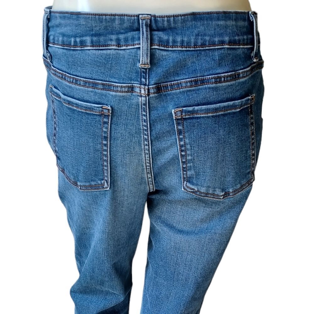 701318....Time and Tru Straight leg Jeans Size 10P, W28" 26"Inseam 9"Rise